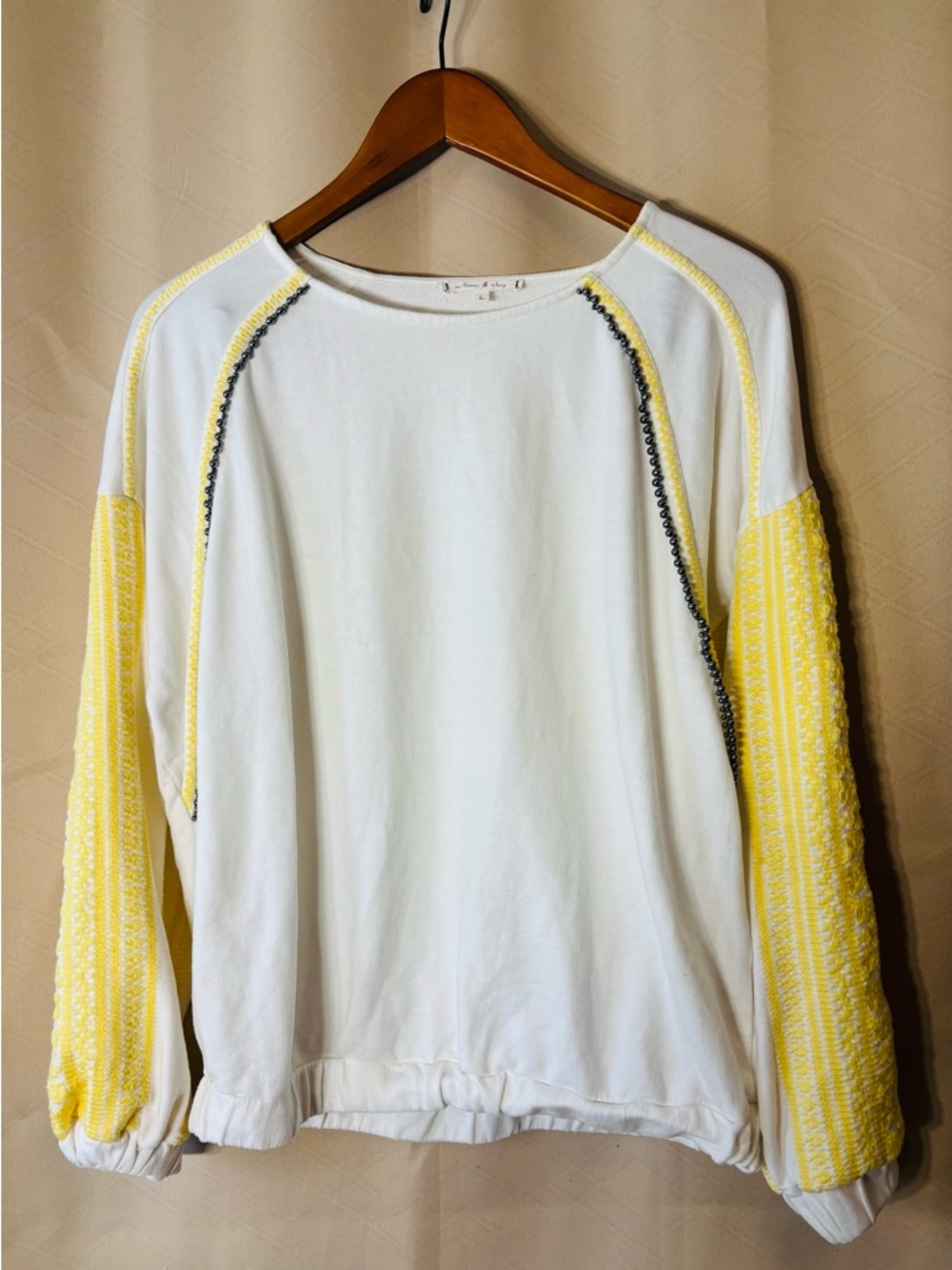 Willow & Clay White Pullover Sweatshirt with Yellow Textured Sleeves 0078